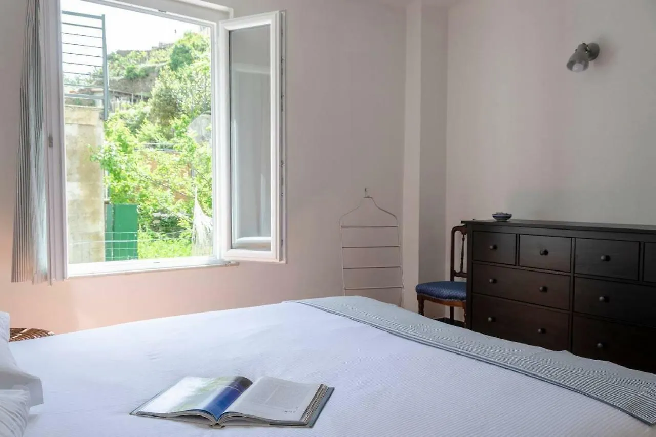 Joivy Family Flat With Little Patio, Cinque Terre Apartment Vernazza 0*,  Italy