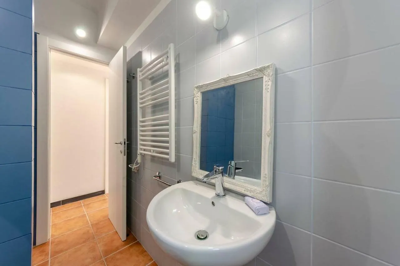 Joivy Family Flat With Little Patio, Cinque Terre Apartment Vernazza 0*,  Italy