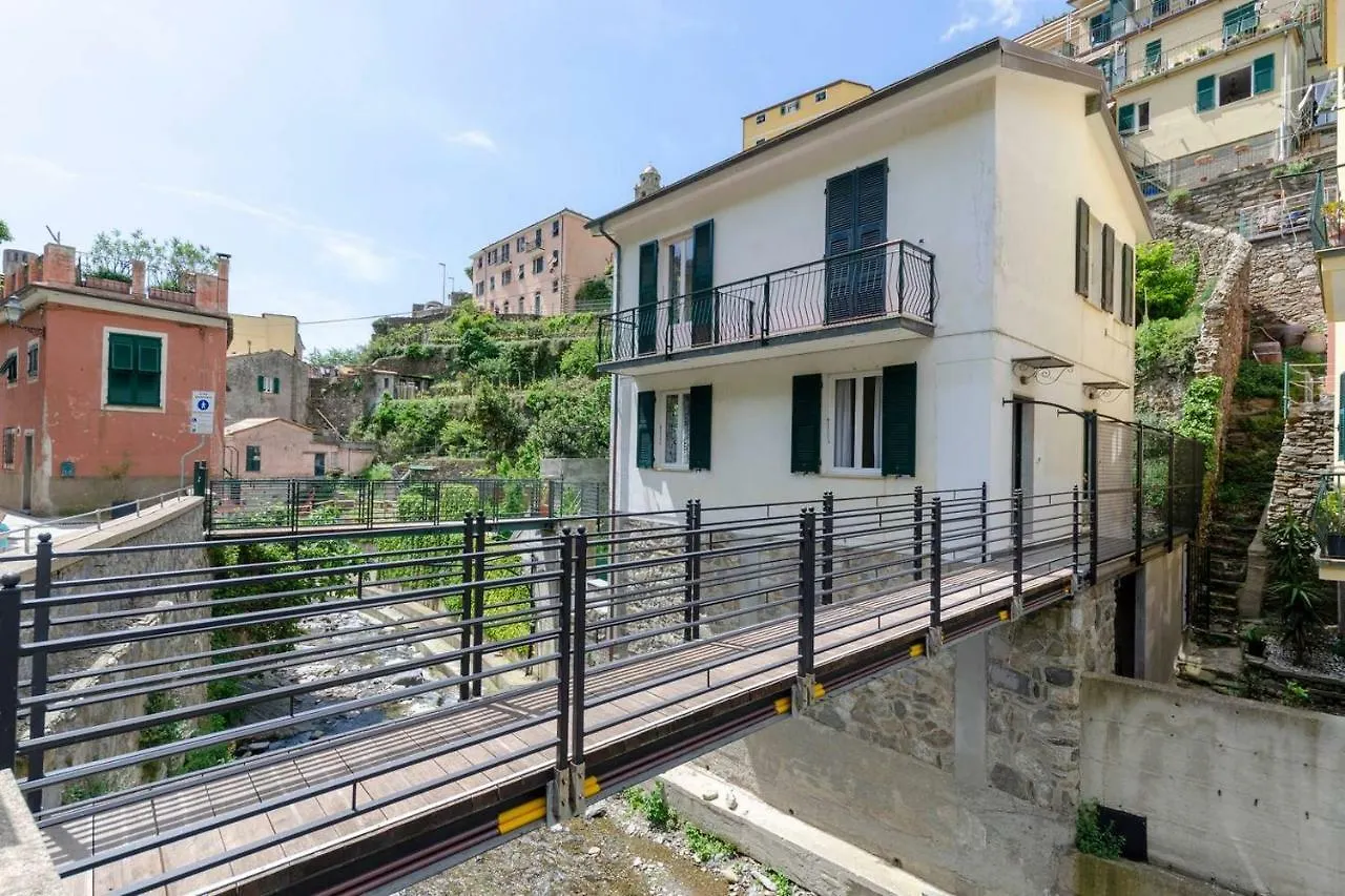 Joivy Family Flat With Little Patio, Cinque Terre Apartment Vernazza