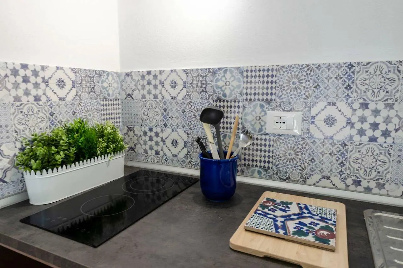 Joivy Family Flat With Little Patio, Cinque Terre Apartment Vernazza