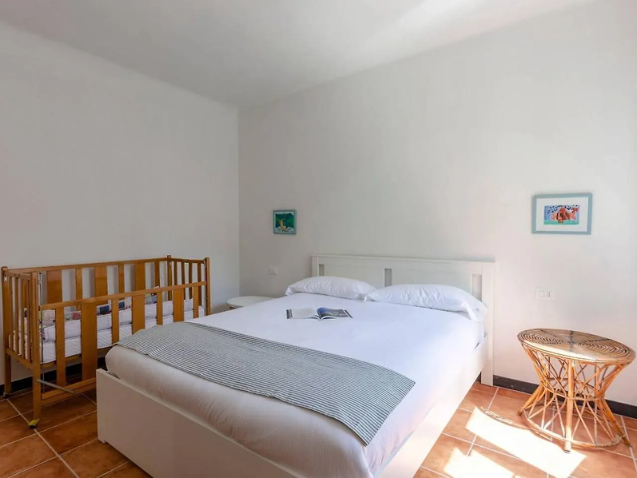 Joivy Family Flat With Little Patio, Cinque Terre Apartment Vernazza