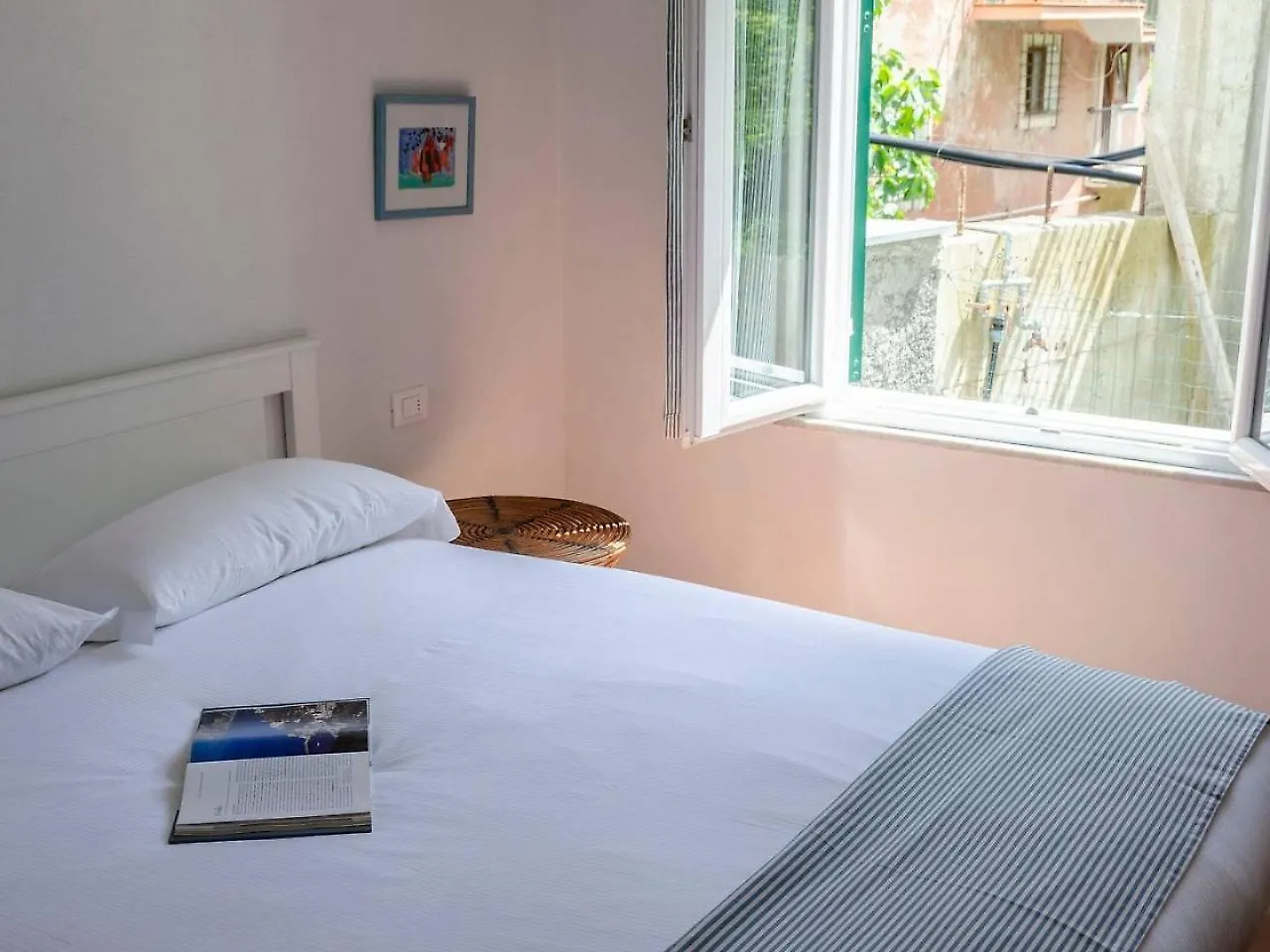 Joivy Family Flat With Little Patio, Cinque Terre Apartment Vernazza