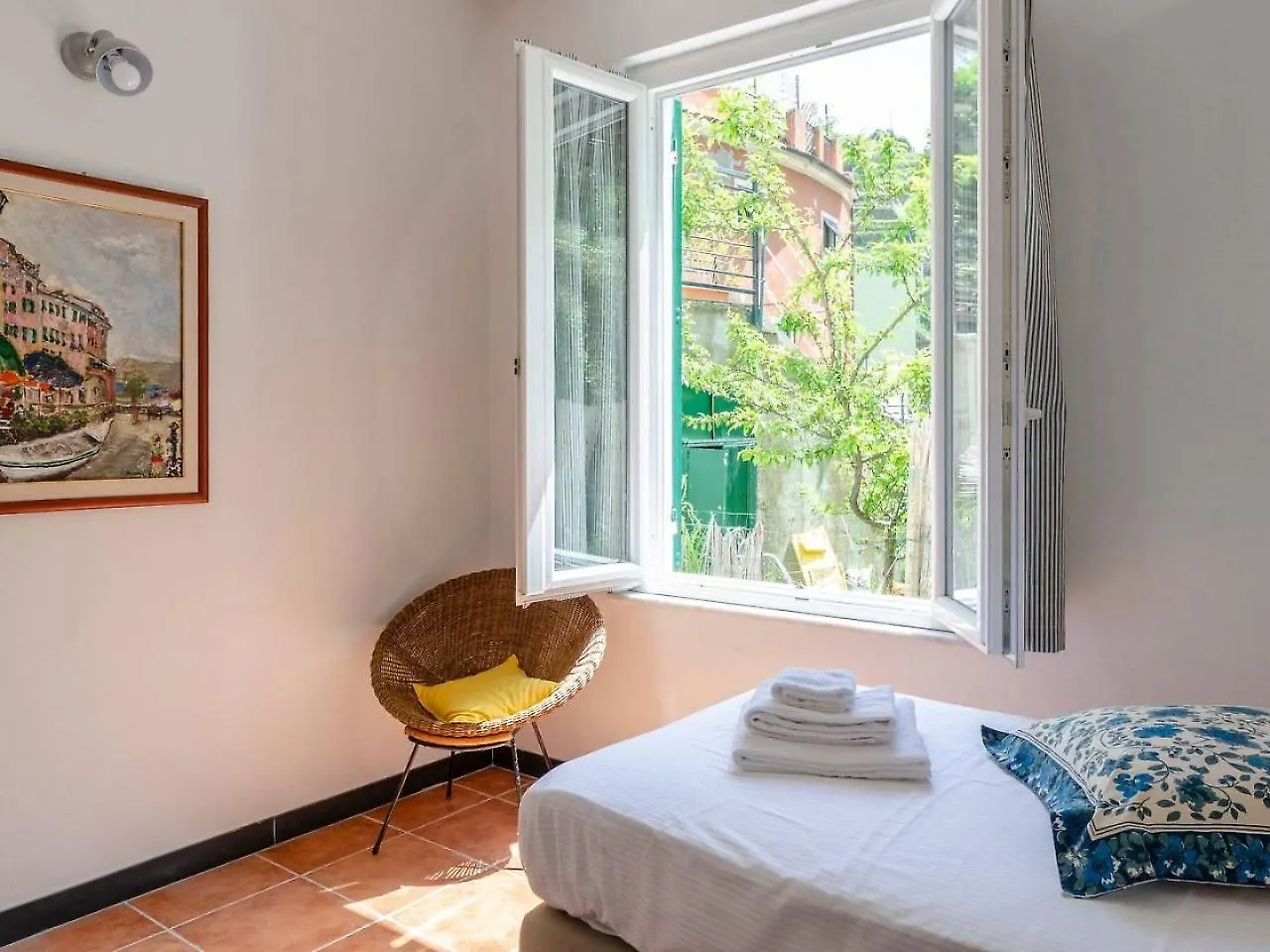 Joivy Family Flat With Little Patio, Cinque Terre Apartment Vernazza 0*,