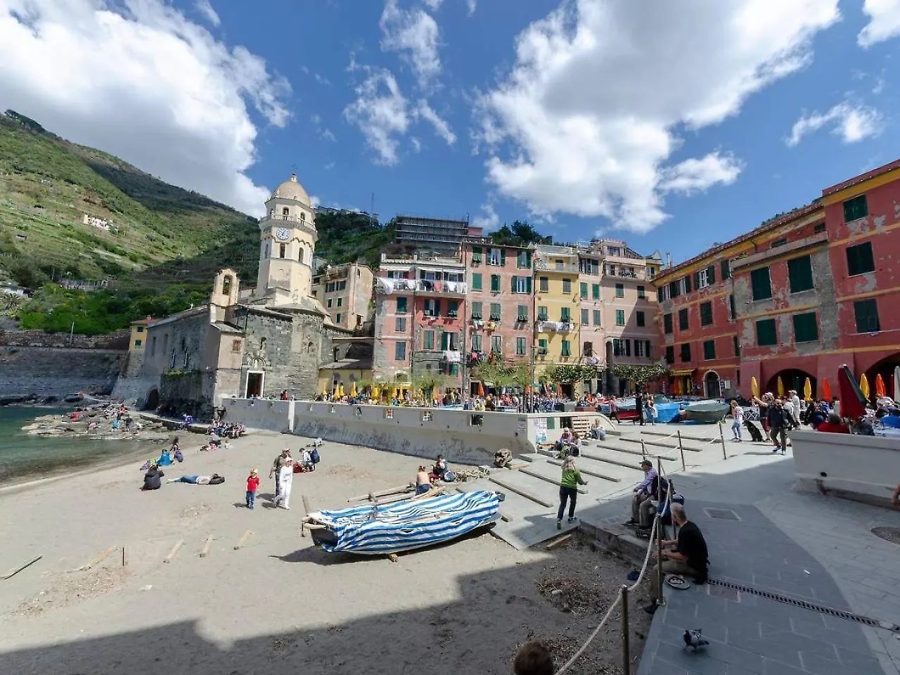 Joivy Family Flat With Little Patio, Cinque Terre Apartment Vernazza