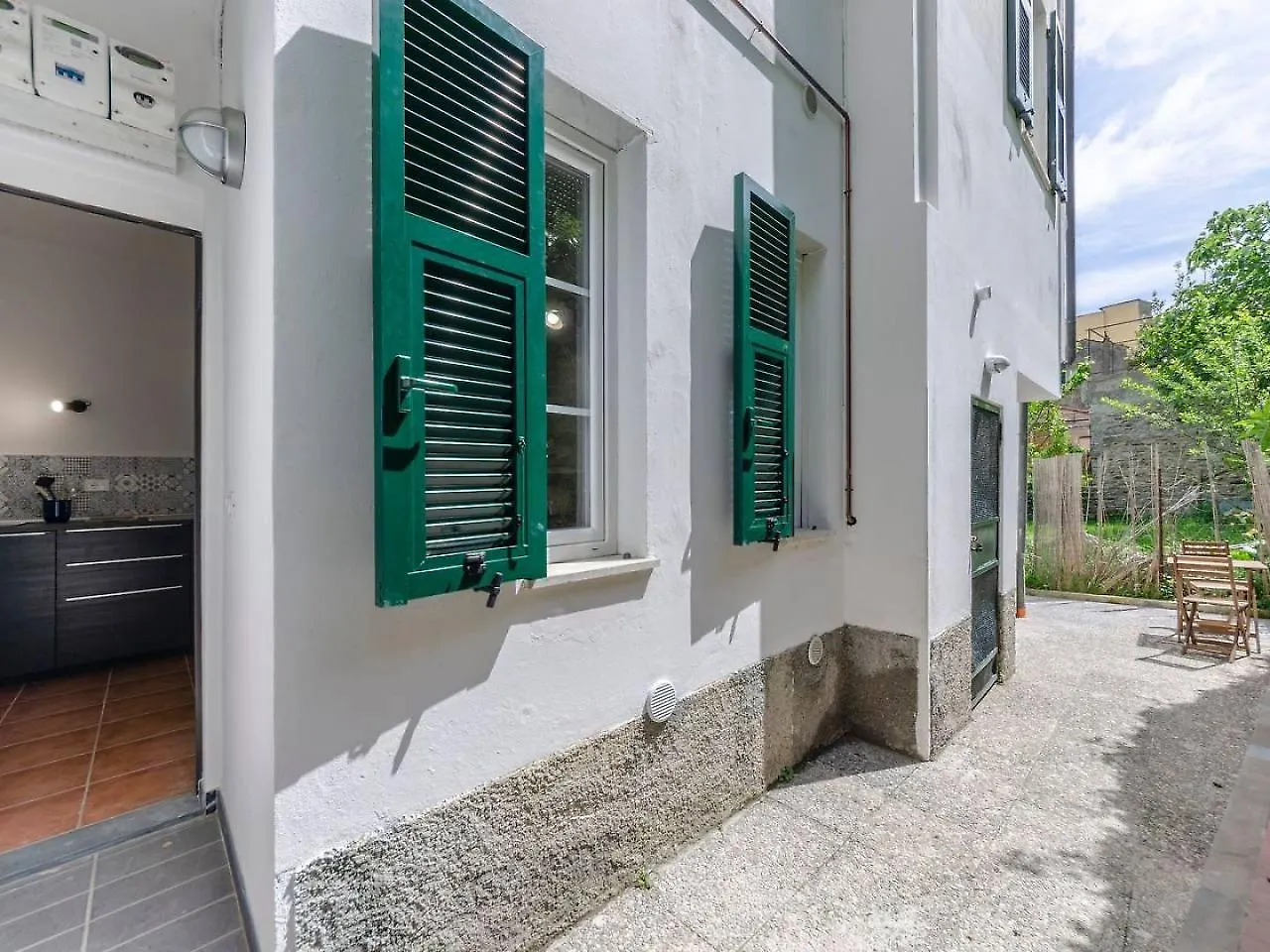 Joivy Family Flat With Little Patio, Cinque Terre Apartment Vernazza Italy