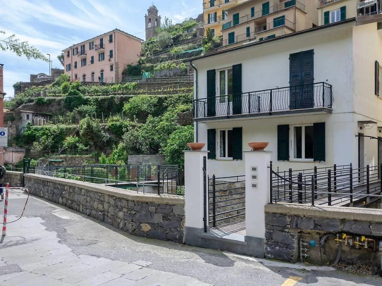 Joivy Family Flat With Little Patio, Cinque Terre Apartment Vernazza 0*,  Italy